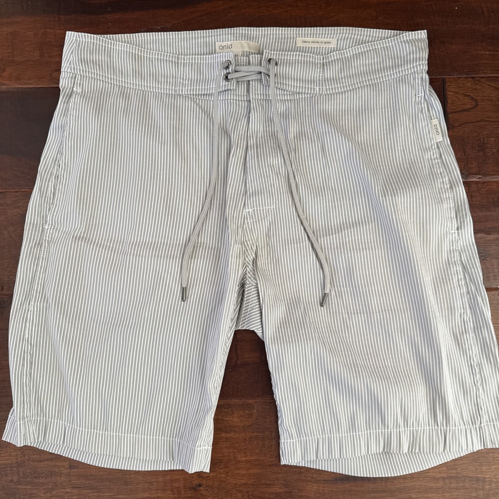 Onia Alek‎ 8" Swim Trunks Gray White Stripe Size 33 Lined Zip Drawstring